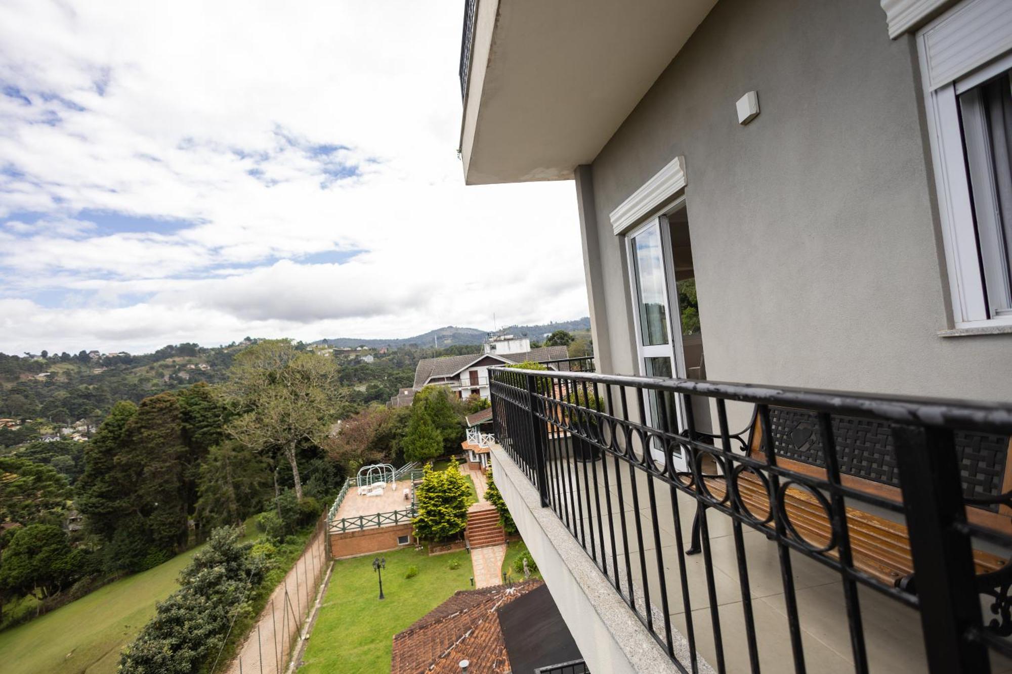 Hotel Pousada Lá Bas Campos do Jordão Exterior foto